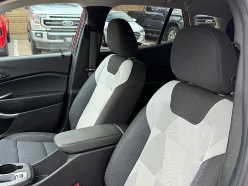 Used 2024 Chevrolet Trax LS w/ LS Convenience Package FWD image 17