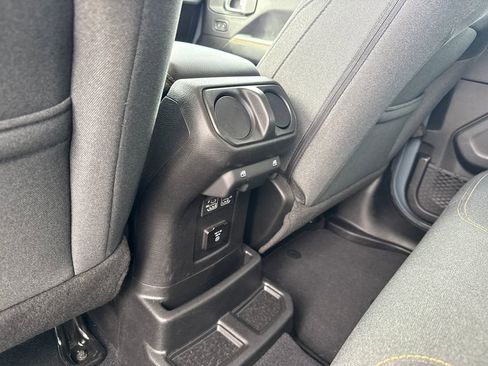 Used 2025 Jeep Wrangler Unlimited Sahara image 21