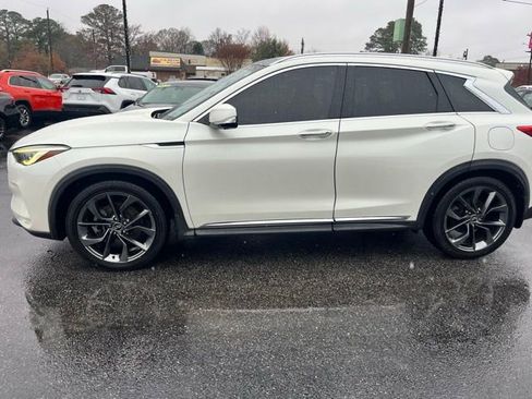 Used 2019 INFINITI QX50 Essential w/ Sensory Package FWD image 8