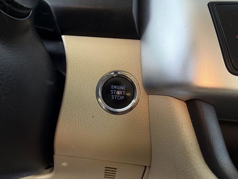 Used 2015 Toyota Highlander Limited image 26