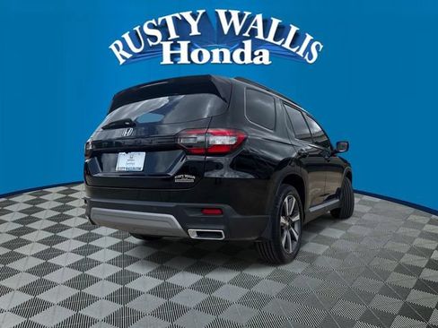 Certified 2025 Honda Pilot Touring image 2