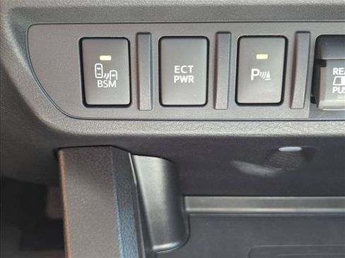 Used 2021 Toyota Tacoma TRD Off-Road w/ Technology Package AWD/4WD image 21