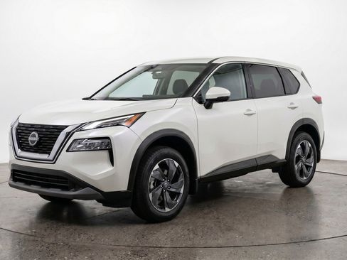 Used 2025 Nissan Rogue SV FWD image 3