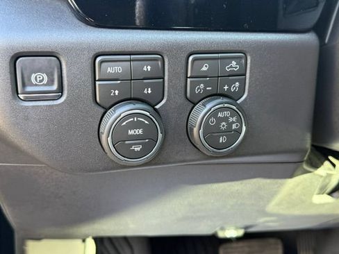 Used 2026 Chevrolet Silverado 1500 LT Trail Boss w/ LT Trail Boss Premium Package AWD/4WD image 17