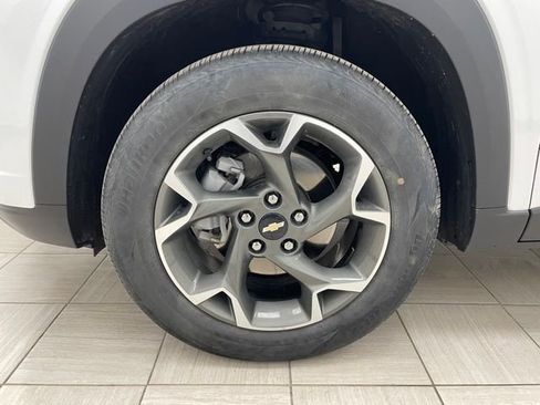 Used 2024 Chevrolet Trax LT w/ Driver Confidence Package image 8