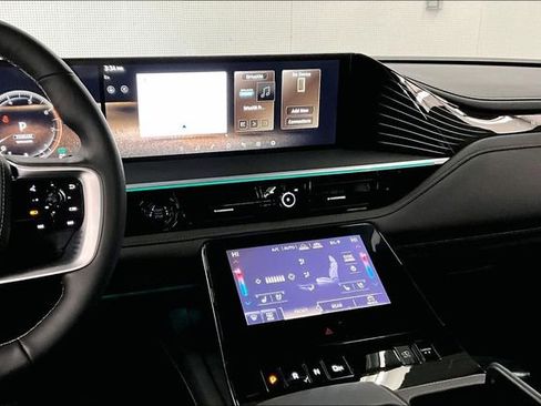 Used 2025 INFINITI QX80 Sensory image 7