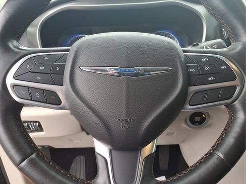 Used 2020 Chrysler Pacifica Touring-L Plus FWD image 14