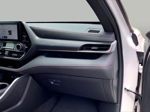 Used 2023 Toyota Highlander XSE FWD image 19