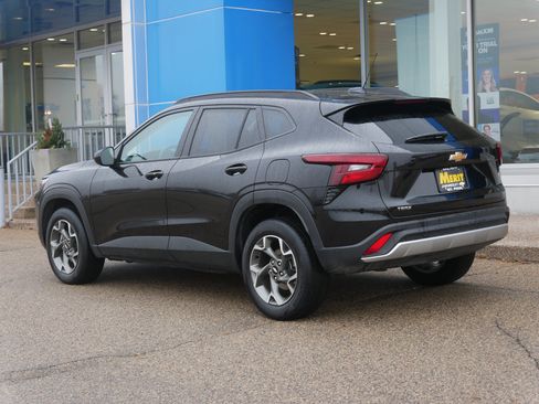 Certified 2025 Chevrolet Trax LT w/ LT Convenience Package image 4