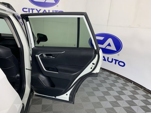 Used 2019 Toyota RAV4 XLE Premium FWD image 36