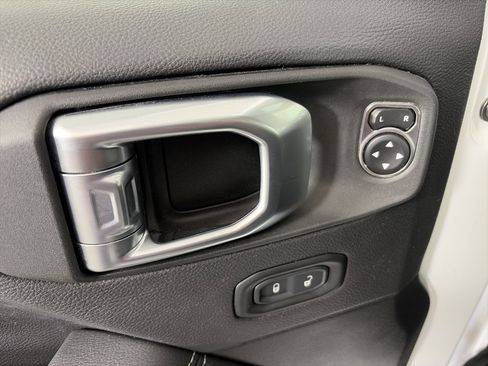 Used 2021 Jeep Wrangler Unlimited Sahara image 26