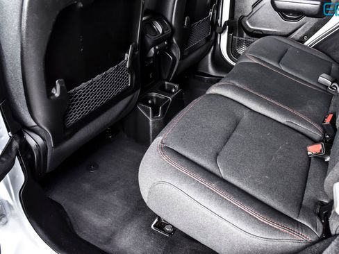 Used 2025 Jeep Wrangler Unlimited Rubicon w/ Convenience Group image 20