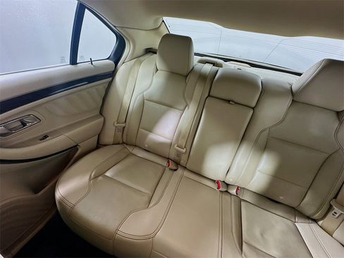 Used 2018 Ford Taurus Limited image 12