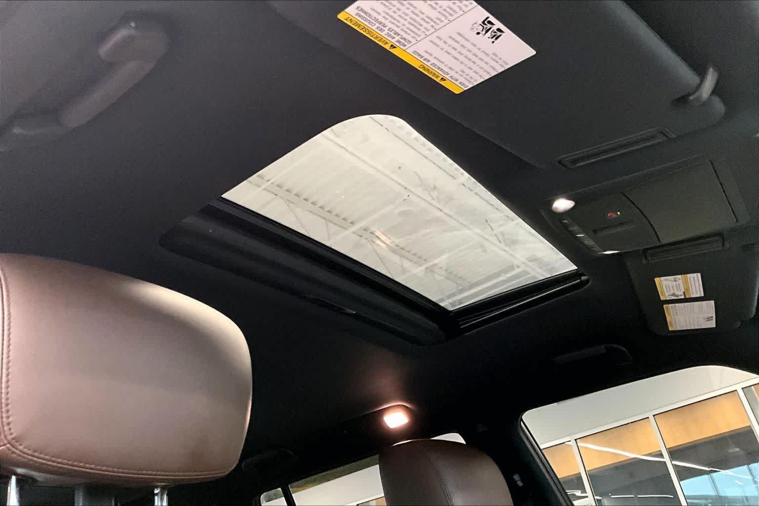 Used 2023 Nissan Armada Platinum w/ Captain's Chairs Package RWD image 13