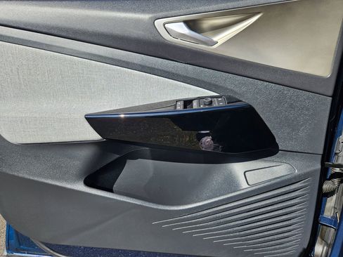 Used 2023 Volkswagen ID.4 Pro RWD image 9