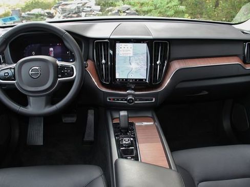 Used 2023 Volvo XC60 B5 Plus w/ Protection Package Premier image 29