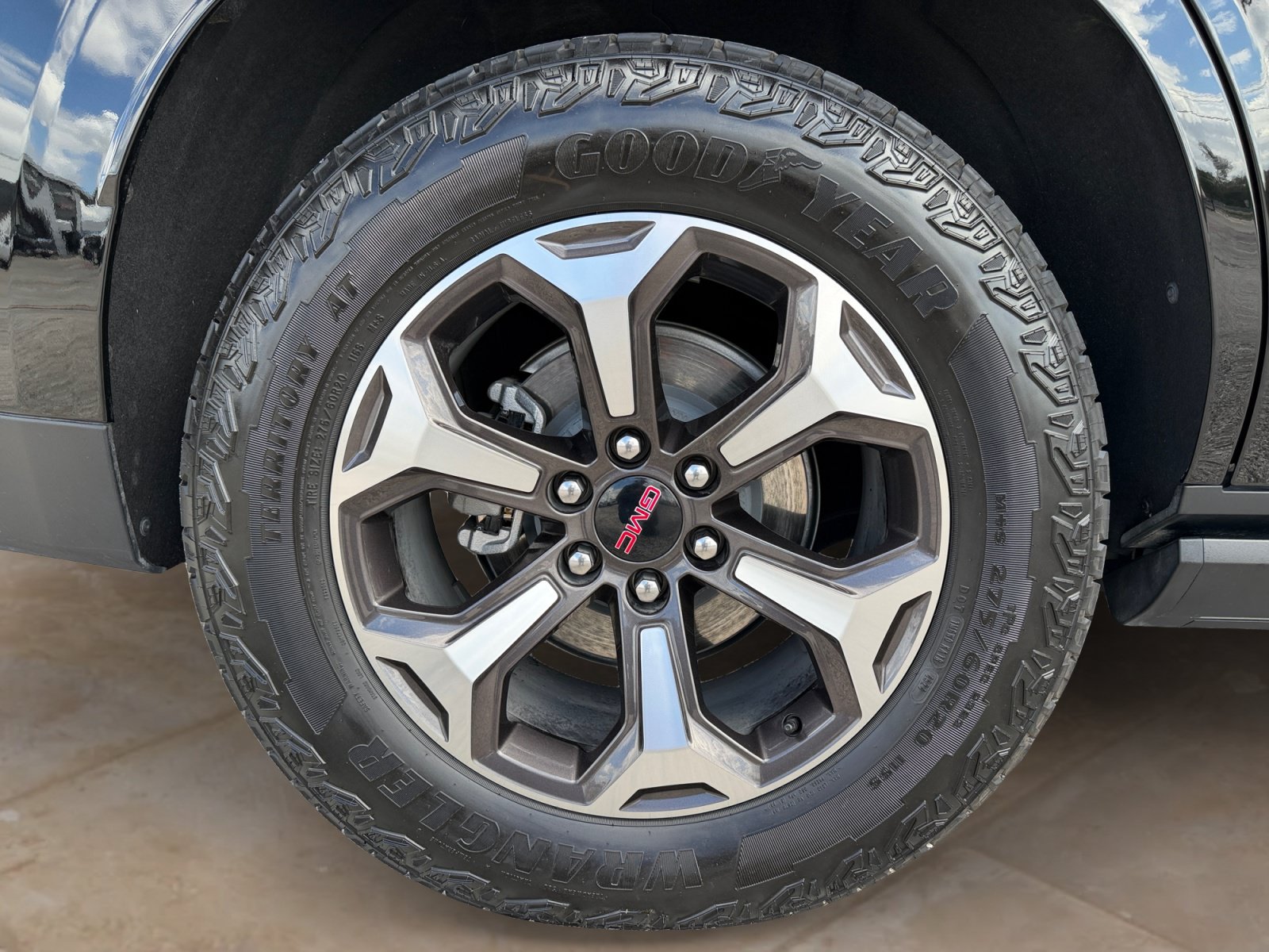Used 2025 GMC Yukon AT4 Ultimate AWD/4WD image 24