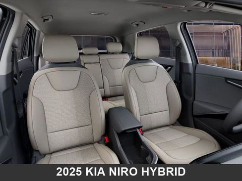 Used 2025 Kia Niro EX image 15