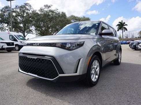 Used 2025 Kia Soul LX w/ LX Technology Package image 13