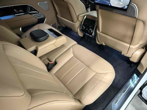 Used 2025 Land Rover Range Rover Long Wheelbase Autobiography image 30