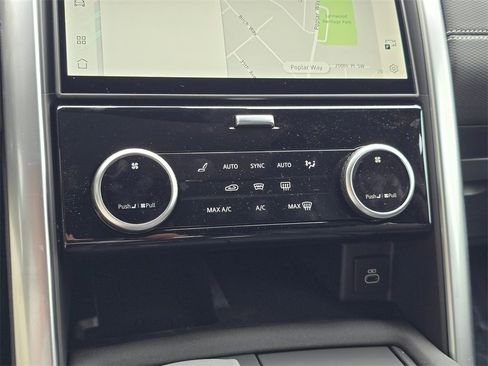 New 2025 Land Rover Discovery Dynamic SE image 15