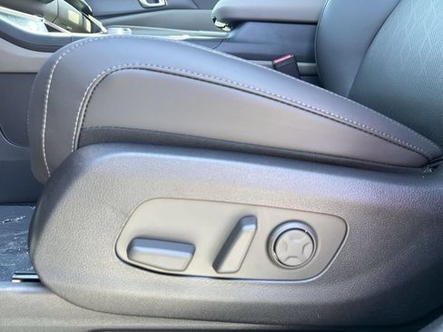 New 2026 Kia Carnival EX FWD image 12