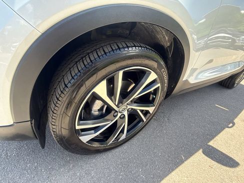 Used 2019 Volvo XC40 T5 R-Design AWD/4WD image 11
