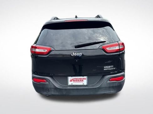 Used 2017 Jeep Cherokee Sport FWD image 6