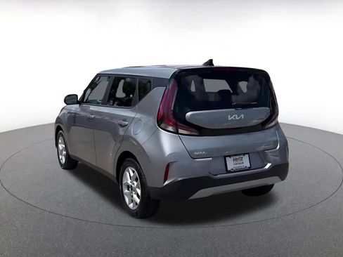 Used 2025 Kia Soul LX w/ LX Technology Package FWD image 10