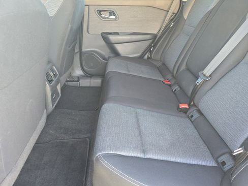 Used 2023 Nissan Rogue SV image 12