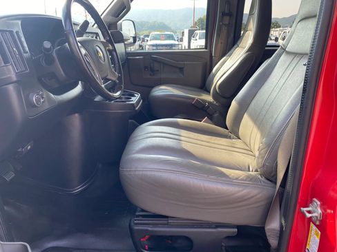 Used 2017 Chevrolet Express 3500 LS RWD image 9