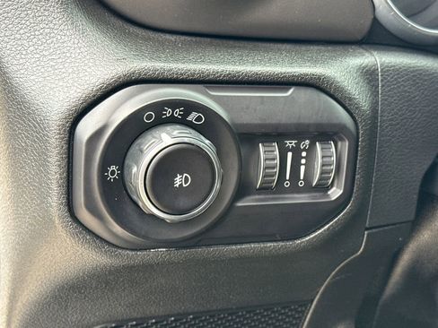 Used 2018 Jeep Wrangler Unlimited Sport image 23