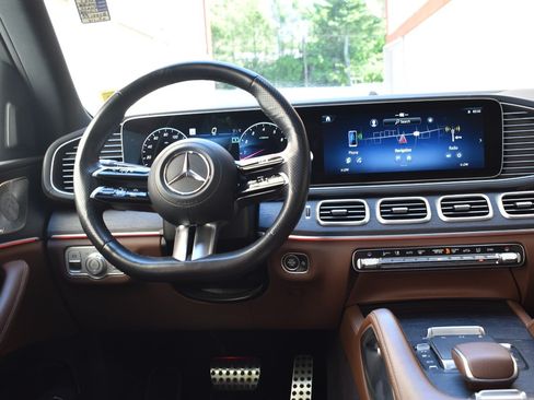 Used 2025 Mercedes-Benz GLS 450 4MATIC w/ AMG Line Exterior image 26