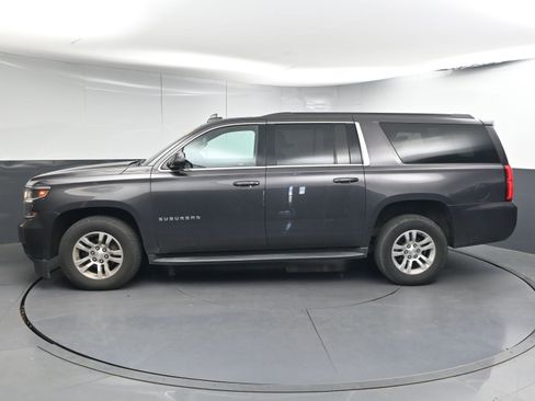 Used 2017 Chevrolet Suburban LS image 9