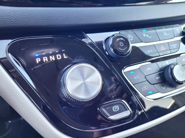 Used 2023 Chrysler Pacifica Touring-L FWD image 19