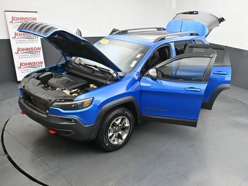 Used 2019 Jeep Cherokee Trailhawk w/ Comfort/Convenience Group AWD/4WD image 30