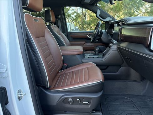 Used 2023 GMC Sierra 1500 Denali Ultimate AWD/4WD image 10