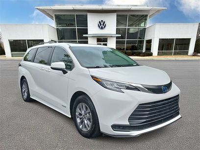 Used 2021 Toyota Sienna LE w/ LE Plus Package