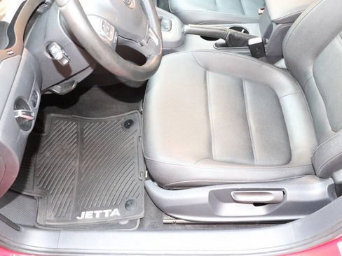 Used 2012 Volkswagen Jetta SE FWD image 16