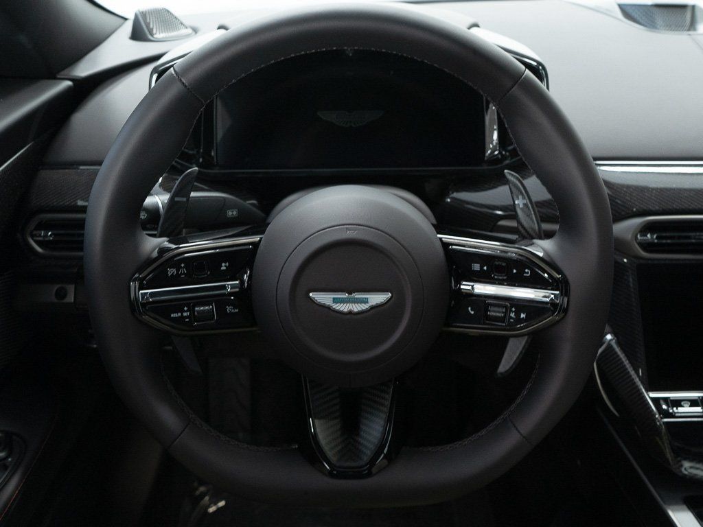Used 2025 Aston Martin Vanquish RWD image 25