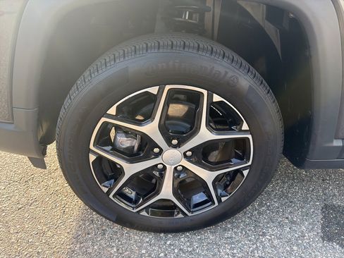 Certified 2024 Jeep Compass Limited w/ Sun and Sound Group image 27