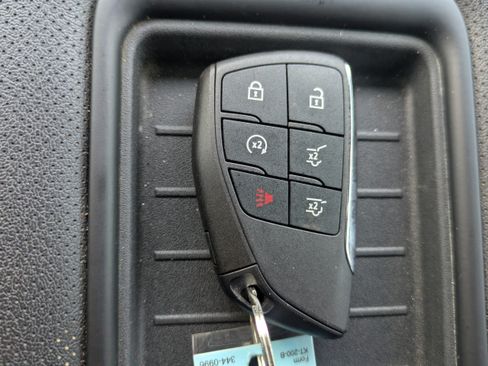 Used 2023 GMC Yukon AT4 w/ LPO, Floor Liner Package AWD/4WD image 31