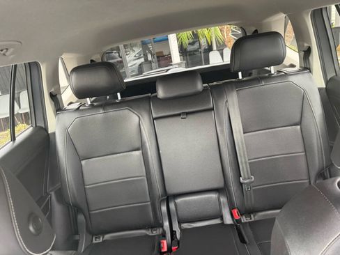 Used 2021 Volkswagen Tiguan SE FWD image 35