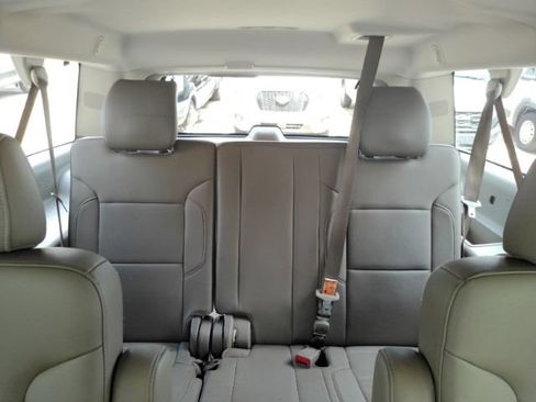 Used 2016 Chevrolet Suburban LT RWD image 36