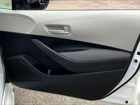 Used 2022 Toyota Corolla LE FWD image 21