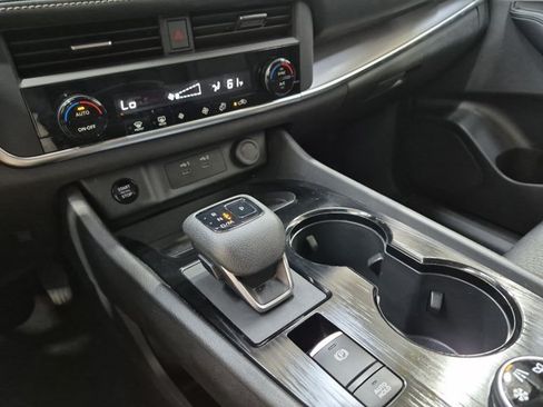 Used 2024 Nissan Rogue SV AWD/4WD image 23