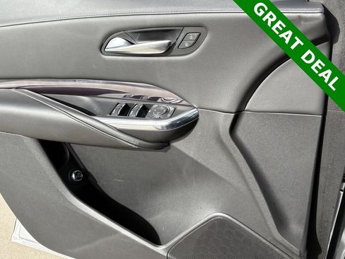 Used 2022 Cadillac XT4 Luxury w/ Cold Weather Package image 25