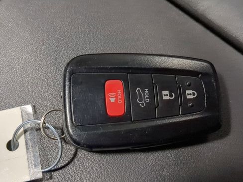 Used 2023 Toyota Highlander XLE image 32