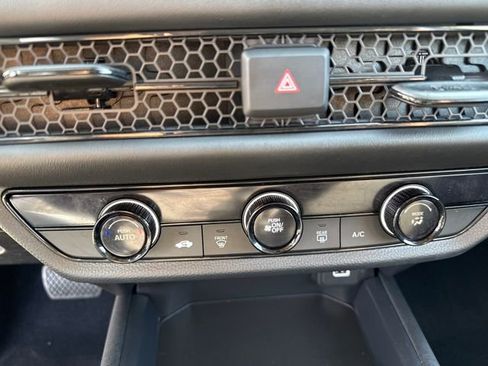 Used 2024 Honda HR-V LX image 10