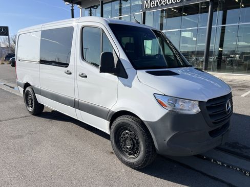 Used 2021 Mercedes-Benz Sprinter 2500 image 4